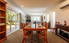 Number Six - Oneroa Holiday Home